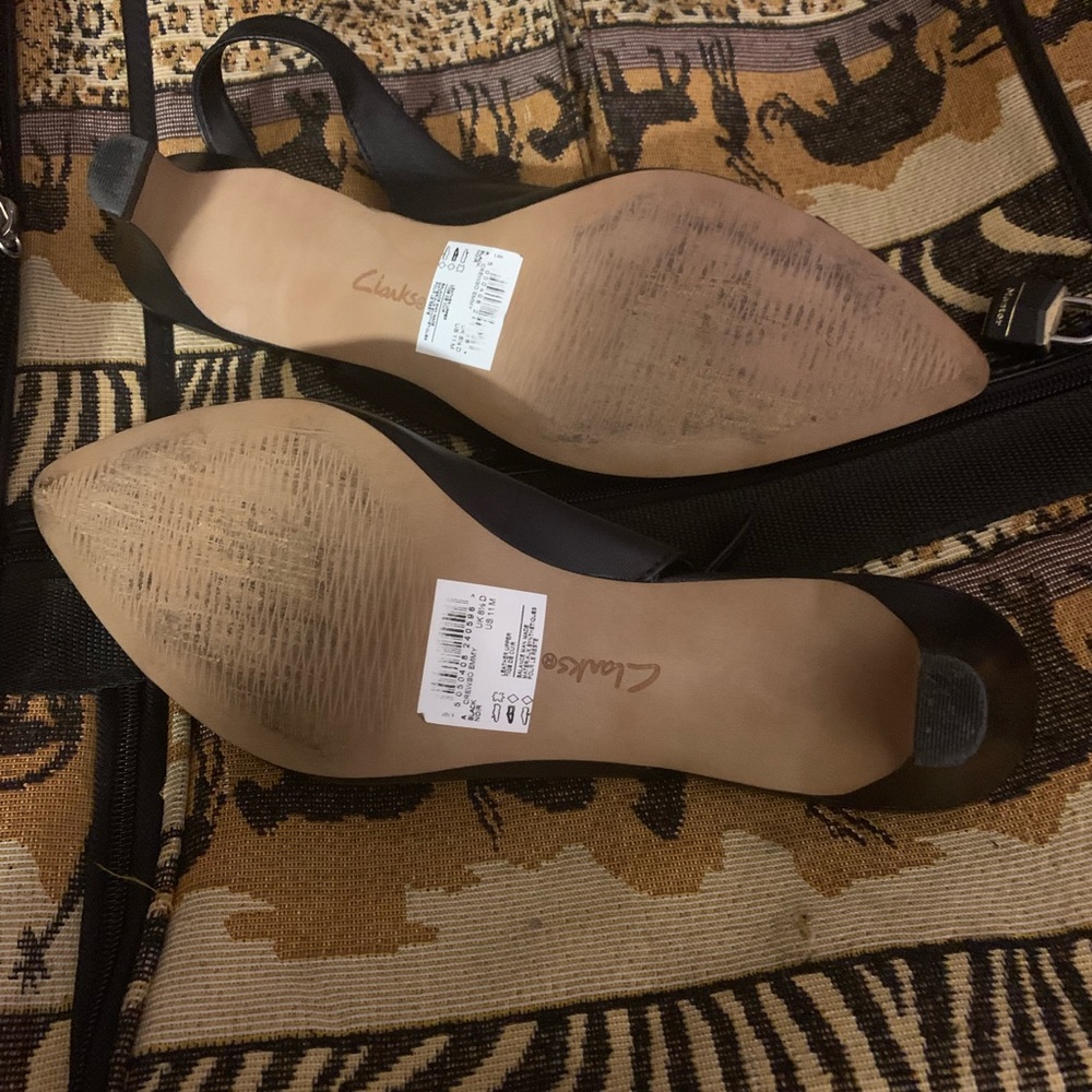 Collection by Clarks. Soft cushion. Size 11. Fits like a size 10.